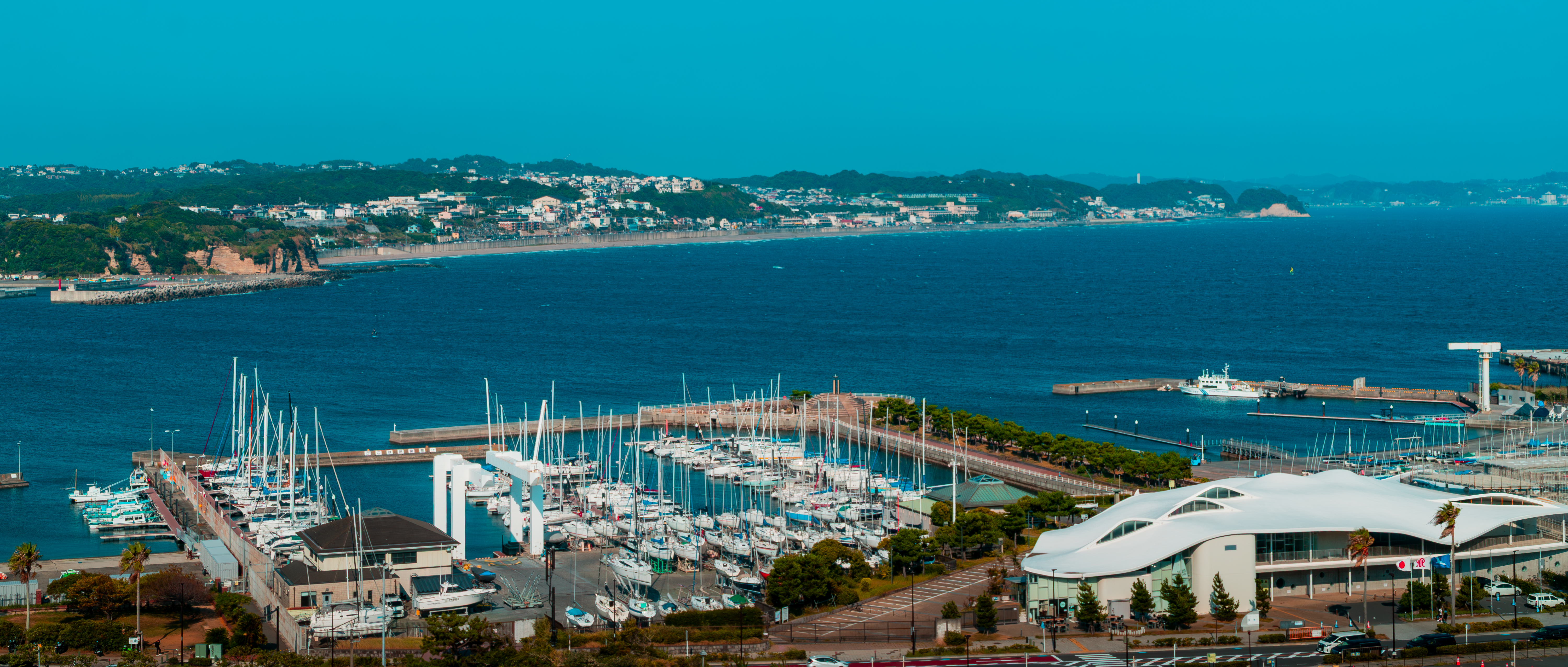 江之岛山顶俯视港湾